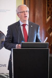 OVE-Präsident Franz Hofbauer erläuterte bei der Generalversammlung aktuelle Herausforderungen für die Branche der Elektrotechnik und Informationstechnik.
