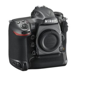 Die Jubiläumsedition der Nikon D5 zeichnet sich durch ein eigenes Oberflächenfinish aus.