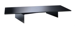 RotoBridge Elite L ist ein Tischgestell aus lackierten Stahl mit Glasplatte zum Drehen bis zu 360° – ausgestattet für einen TV und bis zu 3 Endgeräte (DVD/BluRay-Player, Sat/Kabel-Receiver, HiFi-Verstärker) und ideal geeignet für Wandverbau mit Einbaukasten bzw. Platznische.