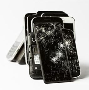Kaum ein Hersteller macht Reparatur von Smartphone, Tablet oder Laptop leicht – so das Ergebnis einer Untersuchung von Greenpeace und iFixit. (Foto: Fred Dott, Greenpeace)