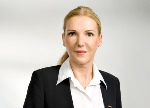 Für Iris Thalbauer, Geschäftsführerin der Bundessparte Handel in der Wirtschaftskammer Österreich (WKÖ), ist das nun von Österreich ratifizierte Abkommen gegen Steuervermeidung einer der wichtigsten Schritte gegen die Steuervermeidung durch internationale Konzerne bzw Online-Händler.