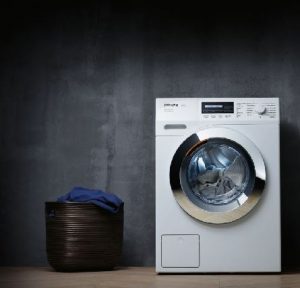 Unter dem Motto „Mehr Zeit für die schönen Dinge im Leben“ bringt Miele drei Waschmaschinen-Aktionsmodelle „SpeedCare“ mit QuickPowerWash „für volle Waschleistung in 59 Minuten“ auf den Markt. 