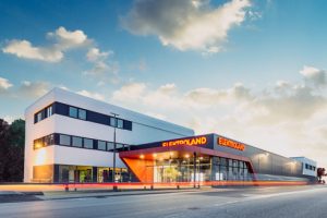 Die Elektroland GmbH in Mattighofen Oberösterreich ist ein seit 1932 in vierter Generation geführter Familienbetrieb und Fachmarkt für Elektrogeräte.
