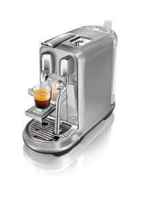 Nespresso lässt diesen Herbst die Kaffeeliebhaber-Herzen gleich doppelt höherschlagen: „Creatista ist die erste Nespresso Maschine, die kunstvolle Milchschaumkreationen auf Knopfdruck ermöglicht.“ 
