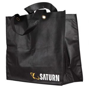 Stattdessen können um ein geringes Entgelt stabile Mehrzweck-Gewebetaschen erworben werden. Diese sind in den Saturn Kassenzonen in vier Größen erhältlich. Das kleinste Format (35x25cm) wird für 0,50 Euro angeboten, das größte Format (50x35cm) für 1,00 Euro. Den Kunden der Saturn Mobile Shops wird eine Tasche im Format 36x30cm kostenlos zur Verfügung gestellt.