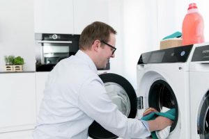 Die BSH Hausgeräte GmbH erweitert ihren europäischen Fertigungsverbund für Waschmaschinen. Im rumänischen Simeria sollen die bereits 2020 aufgenommen werden. (Foto: BSH Hausgeräte GmbH)