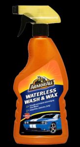 Autopflegeexperte ArmorAll präsentiert seine drei Produktneuheiten. Das „All Waterless Wash & Wax“ für die Reinigung und Politur des Autos in nur zwei Schritten ganz ohne Wasser.