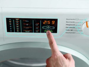 Die neue Miele-Waschmaschine „GuideLine“ hilft Sehbehinderten mit Symbolen, Führungslinien und Tönen zum richtigen Waschprogramm. 
