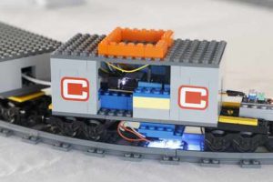Der Lego-Zug, den cubido auf der C4I zeigen wird, symbolisiert IoT-Anwendungen, die auch in der realen Welt einsetzbar sind.  