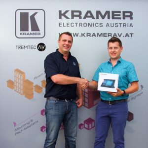 Tremtec AV hat für die Produktpalette von Kramer die exklusive Distribution im österreichischen Fachhandel übernommen. Im Bild: Tremtec-GF Raimund Tauferer-Schedler (re.) und Kramer-GF Matthias Hartl.
