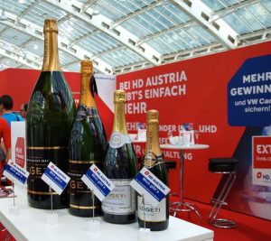 …und die HD Austria Szigeti Sektaktion sorgen exklusiv im Fachhandel für zusätzlich Verkaufsanreize. (Fotos: Natascha Kral)
