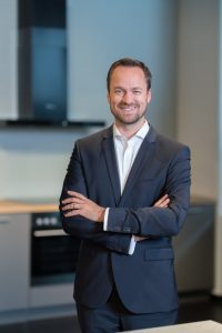 Jan Reichenberger wird neuer Geschäftsführer der Whirlpool Österreich GmbH. Er folgt in dieser Position Jürgen Pichler, der „eine neue Herausforderung annimmt“, wie es heißt.  