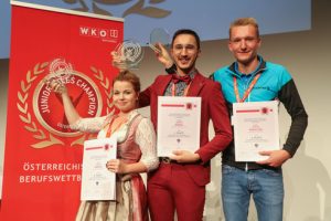 Die drei Top-Platzierten beim Junior Sales Champion 2018: Simone Andrich, Adrian Winkel und Stefan Ronacher. (Foto: WKS/Neumayr)