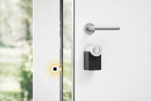 Nuki hat sein elektronisches Türschloss verbessert und bringt die neue Variante Smart Lock 2.0 im November in den Handel.