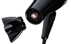 Der integrierte Heat Control Sensor des HD 9880 misst auch bei schmaler Düsenöffnung die Wärementwicklung am Haar. 