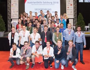 Knapp 400 Fachkräfte nahmen von 22. bis 25.11.2018 in Salzburg bei AustrianSkills 2018 teil. Die Siegerinnen und Sieger (im Bild) dürfen sich über ein Ticket bei WorldSkills 2019 bzw. EuroSkills 2020 in Graz freuen. (©WKÖ/SkillsAustria) 
