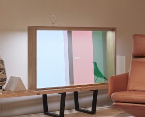 Das transparente OLED-Display liefert eindrucksvolle Bilder mit lebhaften Farben.