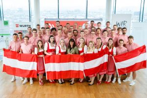 Martha Schultz mit dem Team Austria, das bei den WorldSkills 2019 in Kazan antritt. „Ich drücke euch allen ganz fest die Daumen, wünsche viel Erfolg und vor allem viele tolle Eindrücke“, sagte die WKÖ-Vizepräsidentin bei der offiziellen Verabschiedung.