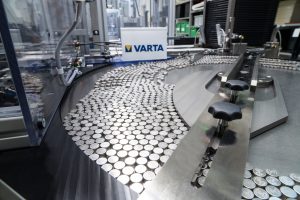 Nach der Innovations- und Marktführerschaft bei keinen Li-Io-Batterien fasst VARTA nun größere Batterieformate ins Auge.