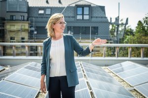 Klimaschutzministerin Leonore Gewessler hat am Montag einen Drei-Punkte-Plan für eine schnellere Energiewende vorgestellt.