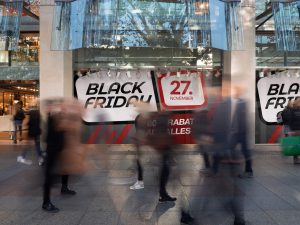Der Black Friday (dieses Jahr am 27. November) gilt das der umsatzstärkste Tag für den Handel. Preisjäger hat zehn Fakten rund um den Black Friday zusammengestellt. (Bild: Preisjäger)