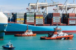 Ein Mega Containerschiffstau sorgt für weitere Probleme im weltweiten Güterverkehr. (Bild: Horst Schröder/ pixelio.de)