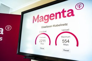 Mit 2,2 Gbit/s ist Magenta innerhalb der EU das erste Telekommunikationsunternehmen, das derartig hohe Geschwindigkeiten mit einem Glasfaser-Koaxial-Kabelnetz erreicht hat.