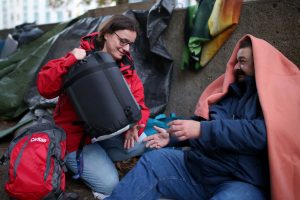 Kärcher will sich diesen Winter gemeinsam mit der Caritas für obdachlose Menschen engagieren. In den sieben Kärcher Centern in ganz Österreich werden von 1. Dezember 2021 bis 15. Jänner 2022 Sachspenden entgegengenommen.