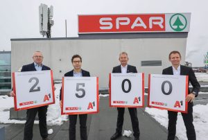 Spar und A1 nehmen den 2500. A1 5G Sender Österreichs in Betrieb. v.l.n.r.: SPAR ICS-Geschäftsführer Andreas Kranabitl, SPAR-Vorstand Mag. Markus Kaser, A1 CEO Marcus Grausam, A1 CCO Enterprise Martin Resel.