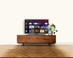 Der neue 8+ GUB 8250 ist das  nachhaltige Aushängeschild der neuen TV-Reihe: Mit 30 Prozent recyceltem Kunststoff will Grundig zeigen, wie sich Entertainment und nachhaltiges Bewusstsein verbinden lassen.