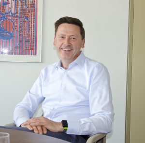 Für die E&W Juni-Ausgabe sprachen wir mit Thomas Pöcheim u.a. über seine neue Aufgabe als Geschäftsführer beim Verein 
Digitalradio Österreich.