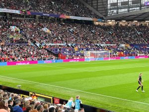 Mit der plakativen Bandenwerbung im Zuge des vierjährigen UEFA Sponsorings war Red Zac klar und deutlich für alle Menschen im Stadion sowie Millionen Zuschauer zuhause vor den Bildschirmen zu sehen.