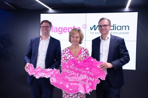 Stephan Wehrmann, Meridiam Business Developement Director DACH, Dominique Leroy, Deutsche Telekom Europa Vorstandsmitglied, sowie Magenta CEO Andreas Bierwirth haben heute das neue Glasfaser-JV vorgestellt.