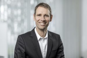 Matthias Assmann rückt in den Vorstand von ElectronicPartner auf.