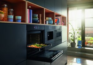Die neuen accent|line Backöfen der Serie 8 sind die Stars von Bosch bei den kommenden küchenwohntrends 2023.