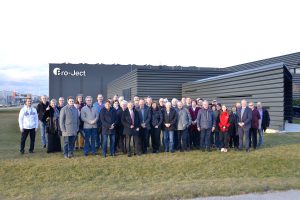 Rund 40 niederösterreichische Elektrohändler waren der Einladung von Obmann Rudolf Jursitzky und GF Wolfgang Fuchs zum Betriebsbesuch bei Pro-Ject Audio gefolgt.