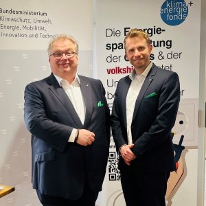 Die Geschäftsführer Jörn Gellermann (li.) und Michael Hofer blicken der soeben gestarteten Umsetzung des „größten Projekts im österreichischen Elektrofachhandel” mit großen Erwartungen entgegen.