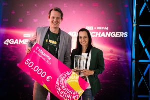 Lukas Prenner und Doris Oberleitner nahmen den Preis für EnergyFamily entgegen.