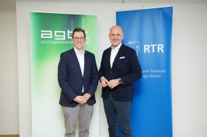 Die „Bewegtbildstudie 2023“ hervor wurde von Wolfgang Struber, Geschäftsführer Fachbereich Medien der Rundfunk und Telekom Regulierungs-GmbH (RTR Medien; re.) und Thomas Gruber, Obmann der Arbeitsgemeinschaft TELETEST (AGTT) präsentiert.