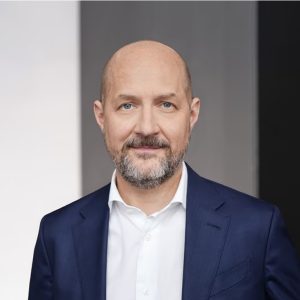 Daniel Hager übergibt sein Amt als CEO der Hager Group an Sabine Busse und übernimmt im Dezember 2023 das Amt des Aufsichtsratsvorsitzenden. (Bild: Hager)