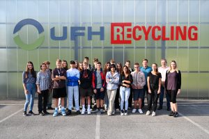 Zum Jubiläum lud die UFH RE-cycling eine Schulklasse aus der Region ein, die Kühlgeräte-Recyclinganlage in Kematen an der Ybbs zu besichtigen.