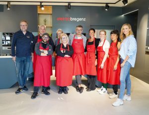 Die Teilnehmerinnen und Teilnehmer beim neuen Format Austria´s next Küchenchef:in gemeinsam mit Oliver Hoffinger und Patricia Kaiser.