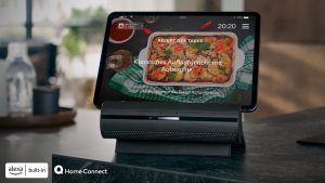 Das Smart Kitchen Dock von Siemens Hausgeräte ist ein Voice-First-Smart-Display, speziell entwickelt für die Bedürfnisse in der Küche.