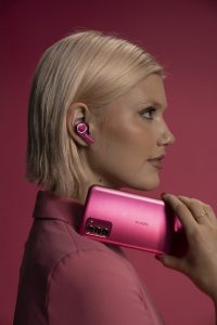 Die geräuschunterdrückenden Nokia Clarity Earbuds 2+ gibt es in den Farben „So Pink“, So Purple“ und „So Grey“.