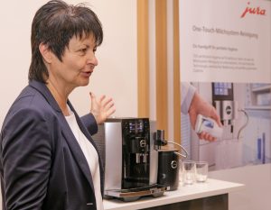 Jura-Schulungsleiterin Maria Heidegger plant auch für 2024 wieder eine große Coffee Tour durch Österreich.