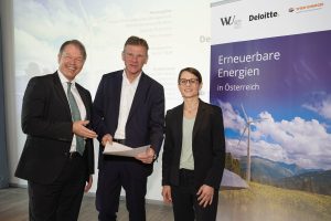 Gerhard Marterbauer (Deloitte Österreich), Michael Strebl (Wien Energie) und Nina Hampl (WU Wien) präsentierten die – wenig erbaulichen – Ergebnisse der Studie „Erneuerbare Energien in Österreich 2024”.