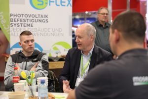 Markus König, Gründer und Geschäftsführer von suntastic.solar, informierte die Besucher auf der Energiesparmesse Wels über die Lieferanten-Highlights.