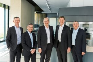 Das BSH Board of Management stellte heute das Jahresergebnis der BSH Hausgeräte GmbH in München vor. (v.l.n.r.: Lars Schubert/COO; Dr. Gerhard Dambach/CFO; Dr. Matthias Metz/CEO; Dr. Alexander Dony/CSM; Rudolf Klötscher/CSS)