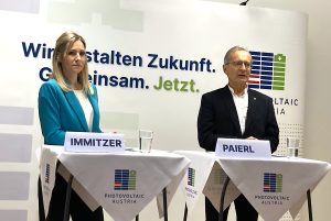 Unter welchen Bedingungen 21 TWh PV-Erzeugung bis 2030 machbar sind, erläuterten PV Austria-GF Vera Immitzer und Vorstandsvorsitzender Herbert Paierl bei einer Pressekonferenz.