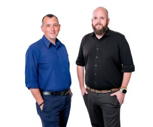 Sven Nadeniczek (li.) und Harald Schwab (re.) bilden das neue Führungsduo für Marketing und Vertrieb bei simpliTV.